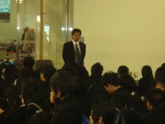 羽田空港で解散式を行い、東北自動車道経由で学校へ戻りました